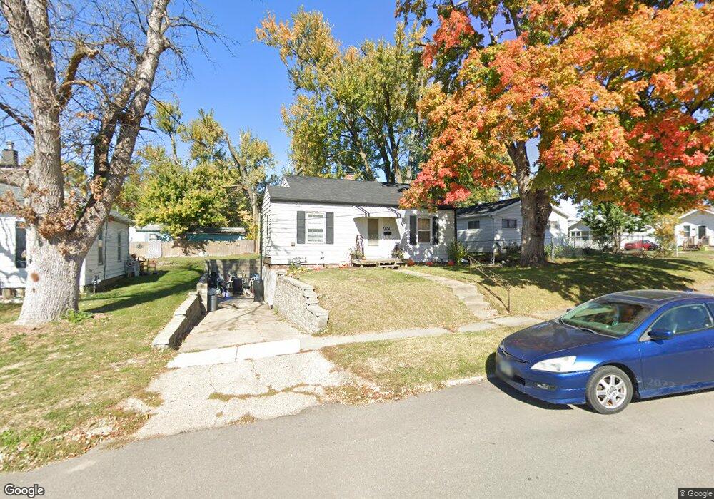 804 N 5th Ave W, Newton, IA 50208 - photo 1