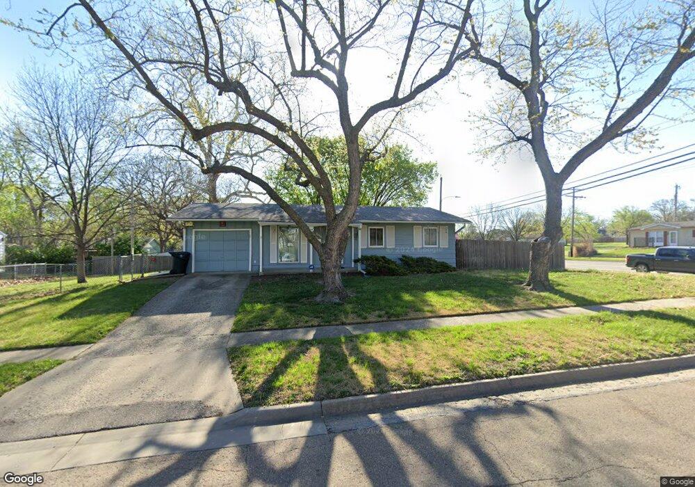2838 SW Hillcrest Rd, Topeka, KS 66614 - photo 1
