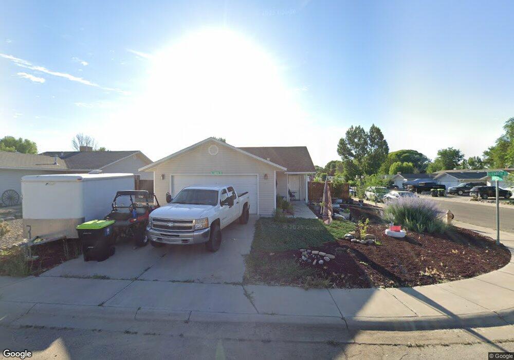 1402 Elizabeth St, Bloomfield, NM 87413 - photo 1