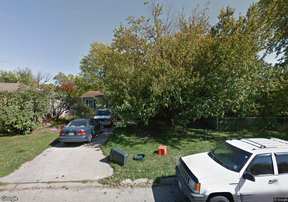 810 E 10th St N, Newton, IA 50208 - photo 1