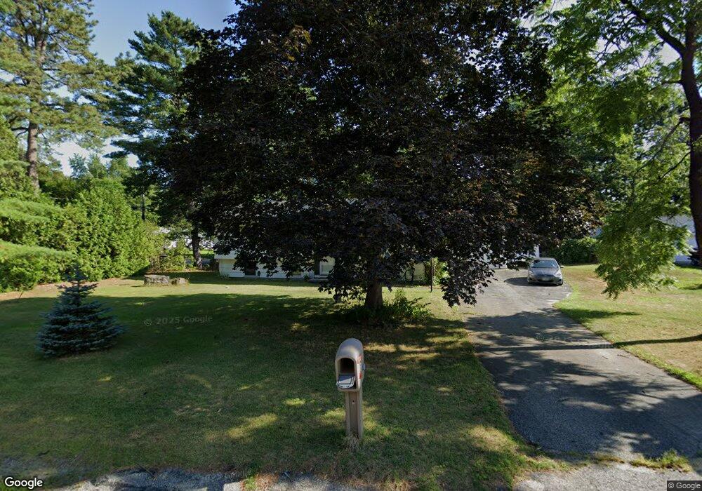 2 Pine Tree Ln, MerriMacK, NH 03054 - photo 1