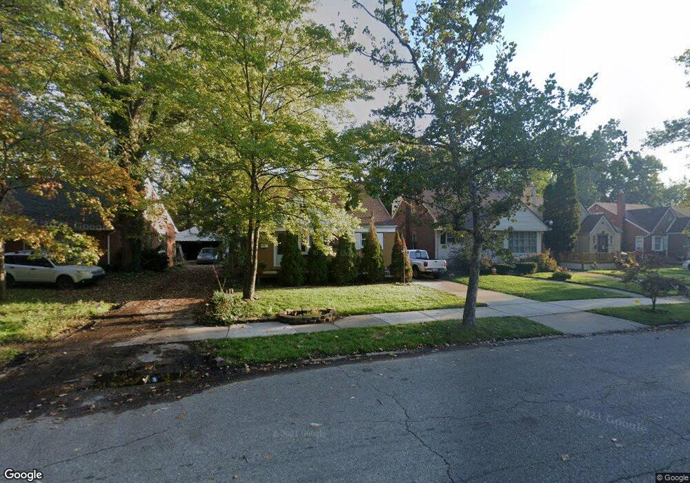 5670 Gateshead St, Grosse Pointe, MI 48236 - photo 1