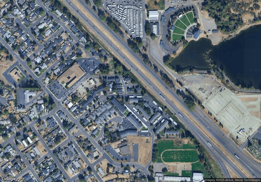 1232 Hazel Ct, Central Point, OR 97502 - photo 1