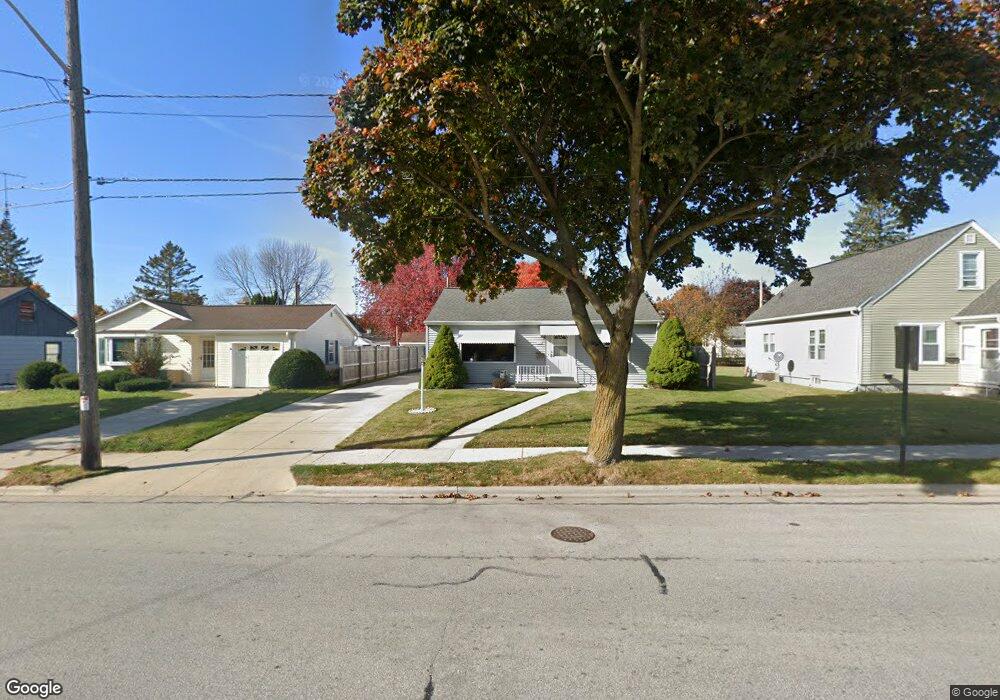 1324 N 8th St, Manitowoc, WI 54220 - photo 1