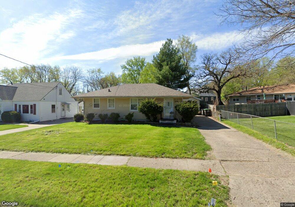 2504 Holcomb Ave, Des Moines, IA 50310 - photo 1