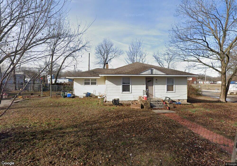 818 N 15th St, Parsons, KS 67357 - photo 1