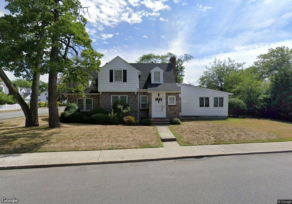 40 Tanglewood Rd, Rockville Centre, NY 11570 - photo 1