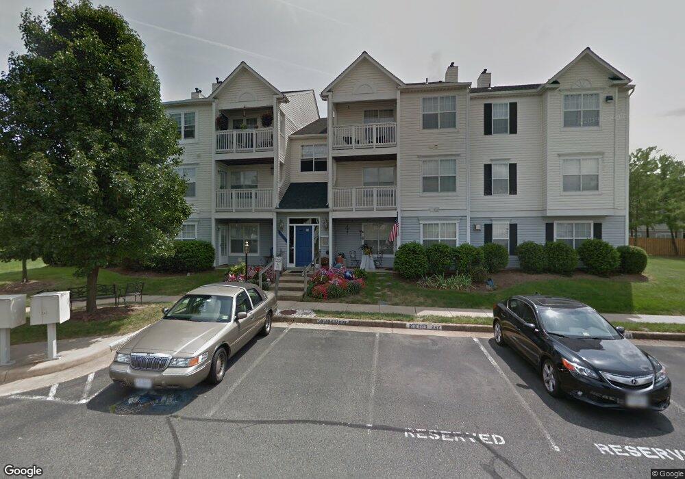 8058 Lisle Dr unit 202, Manassas, VA 20109 - photo 1