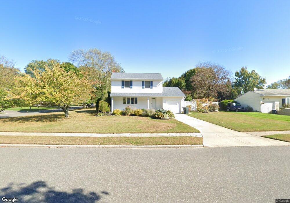 5 Reydon Way, ComMacK, NY 11725 - photo 1