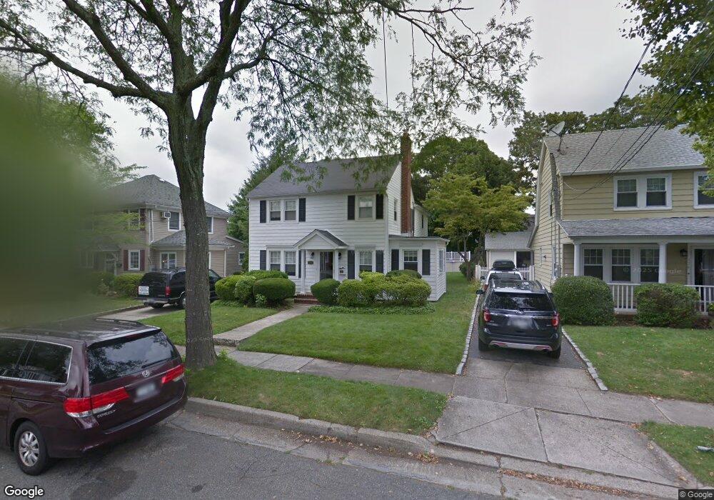 180 Canterbury Rd, Williston Park, NY 11596 - photo 1