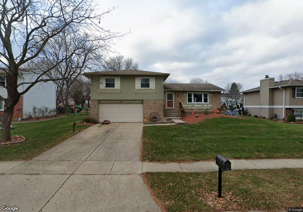722 Evergreen Ct, Algonquin, IL 60102 - photo 1