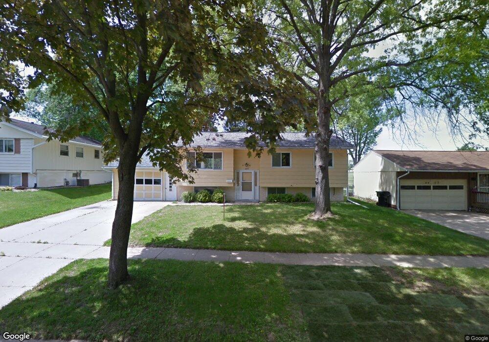 4425 Twin Pine Dr NE, Cedar Rapids, IA 52402 - photo 1