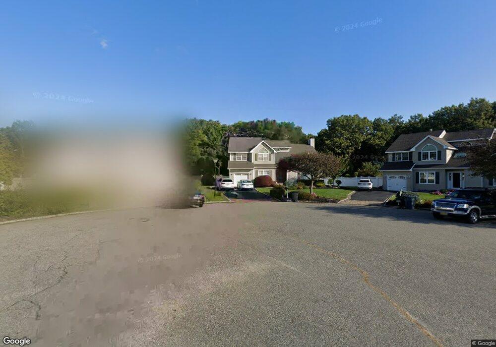 9 Lindsey Place, ComMacK, NY 11725 - photo 1