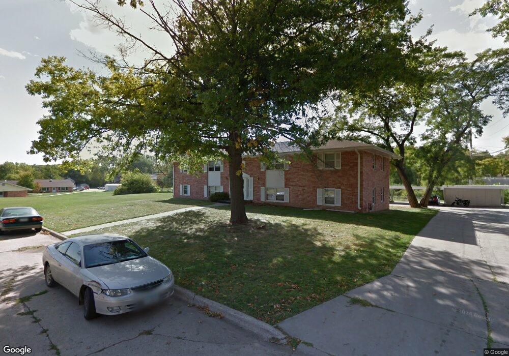 611 E 2nd St S, Newton, IA 50208 - photo 1