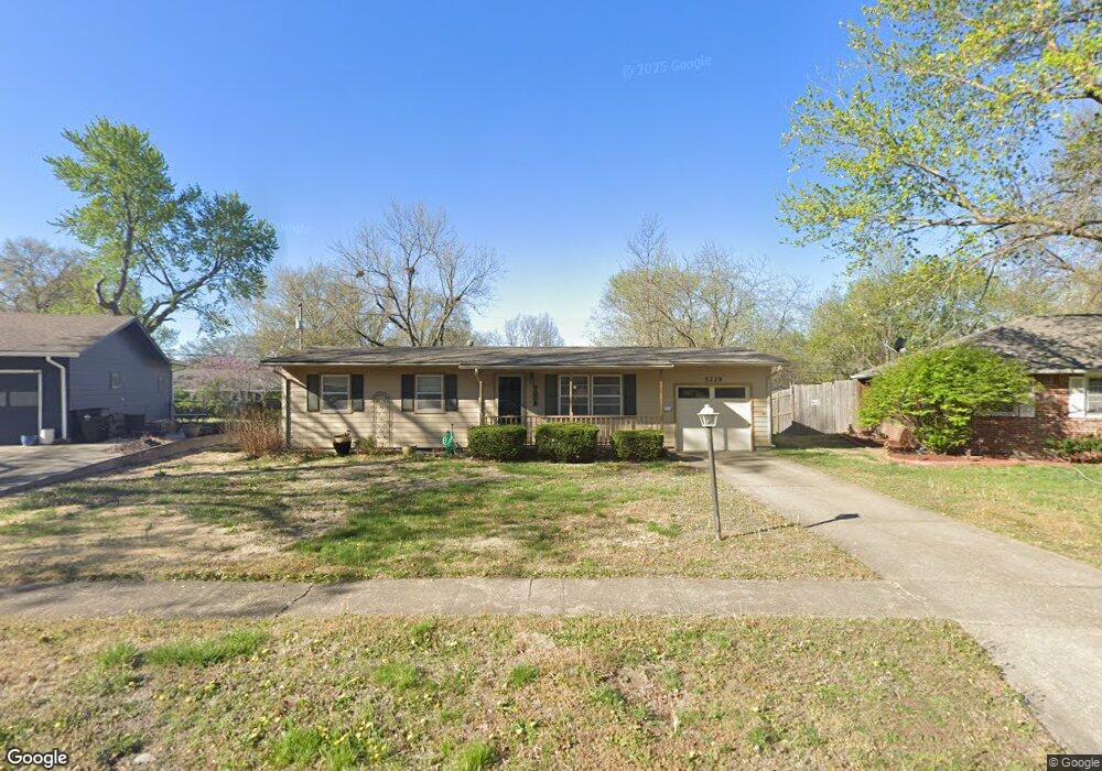 5229 SW 32nd St, Topeka, KS 66614 - photo 1