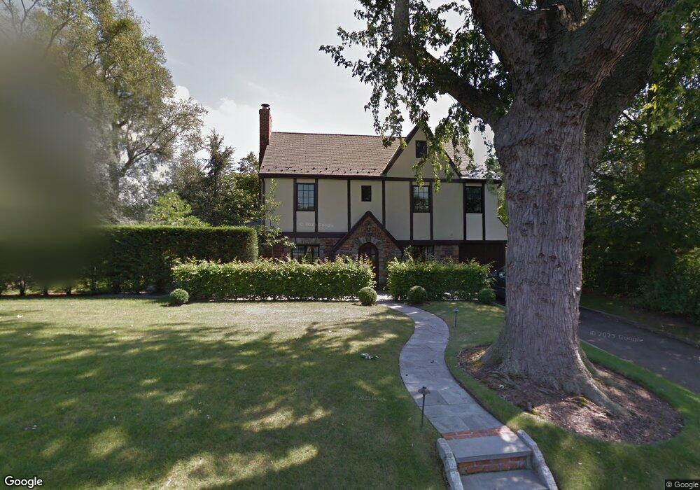 64 Stonehenge Rd, Manhasset, NY 11030 - photo 1