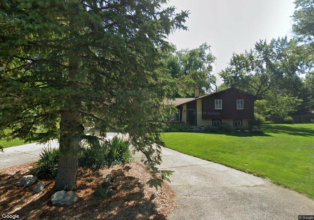 1605 Cypress St, West Bloomfield, MI 48324 - photo 1