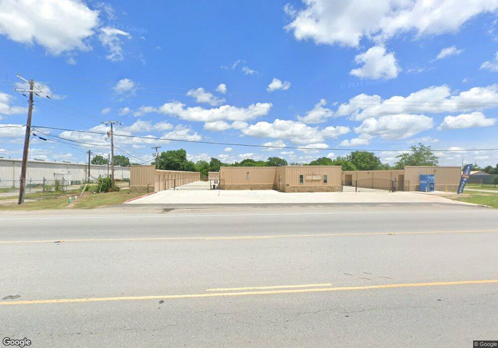 2418 N Center St, Bonham, TX 75418 - photo 1