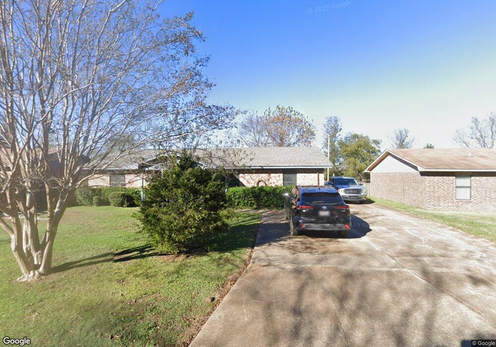 806 W Osage St, Hugo, OK 74743 - photo 1