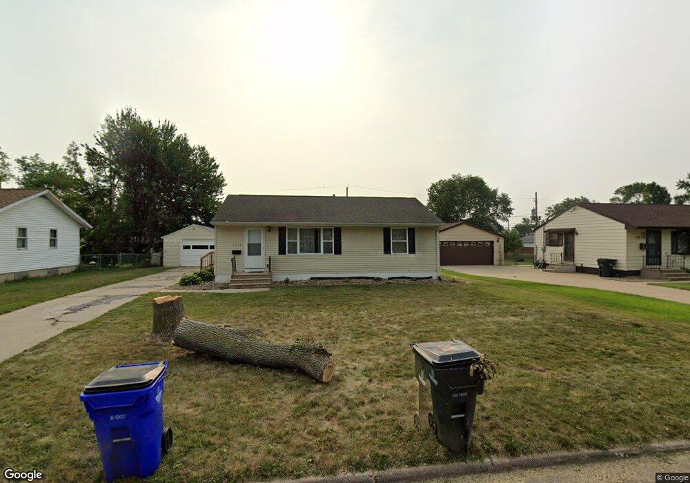1721 9th St NW, Cedar Rapids, IA 52405 - photo 1