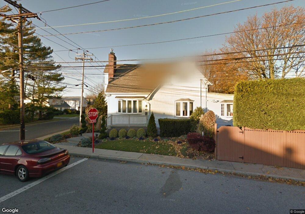 105 Windsor Pkwy unit 1, Oceanside, NY 11572 - photo 1