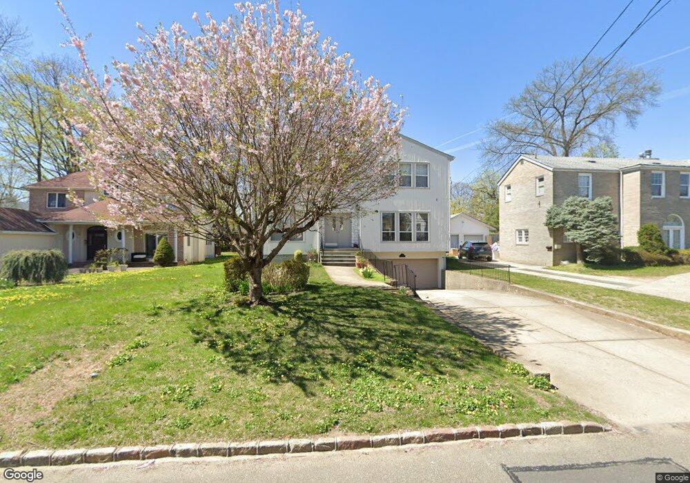 50 Forest Row, Great Neck, NY 11024 - photo 1