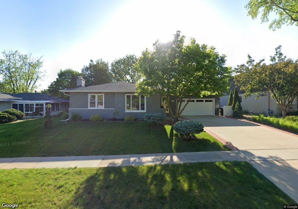 209 Cedar Crest Dr, Cedar Falls, IA 50613 - photo 1