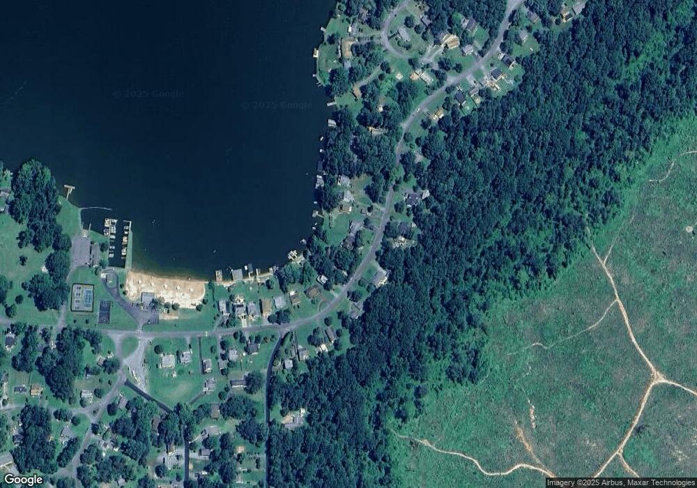 718 S Lakeshore Dr, Louisa, VA 23093 - photo 1