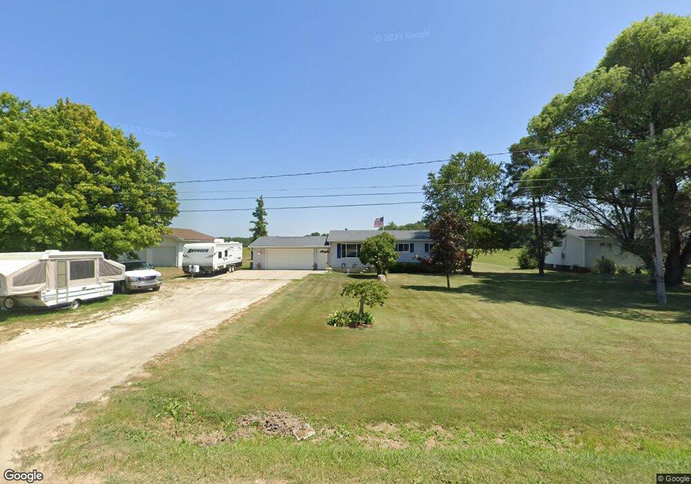 8201 van Vleet Rd, Gaines, MI 48436 - photo 1