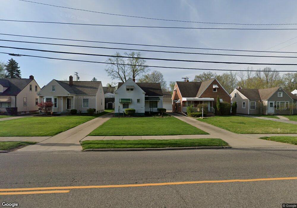 18218 Libby Rd, Maple Heights, OH 44137 - photo 1