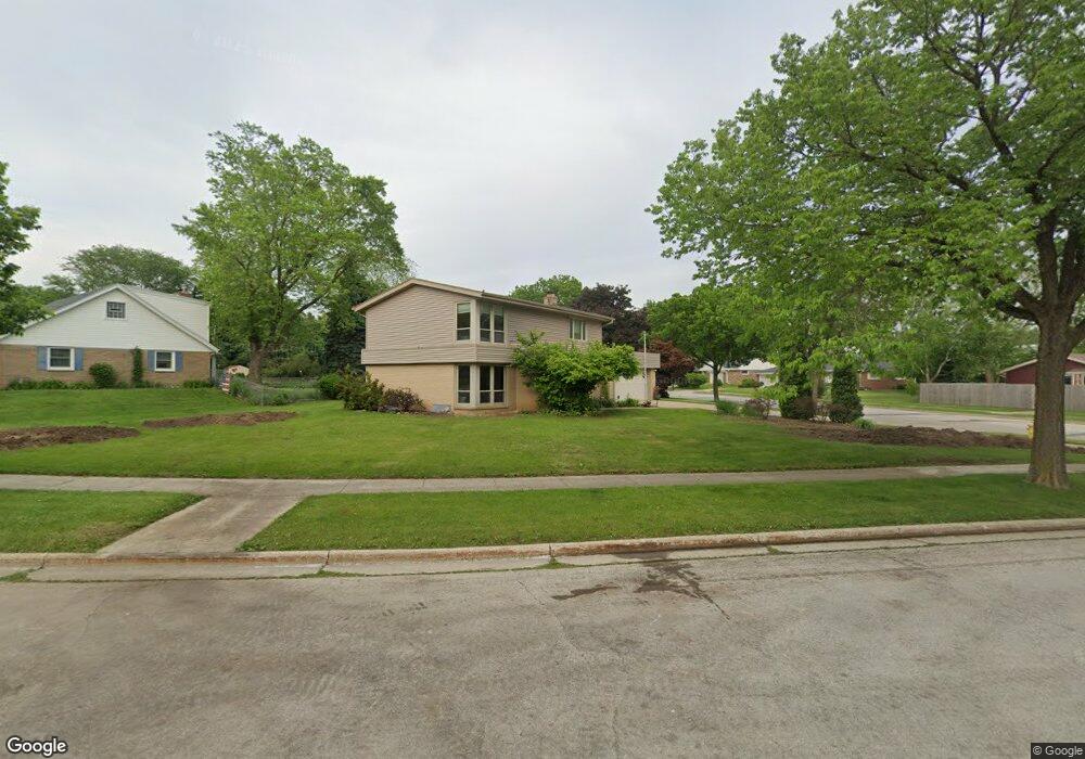 1905 Avalon Dr, Waukesha, WI 53186 - photo 1