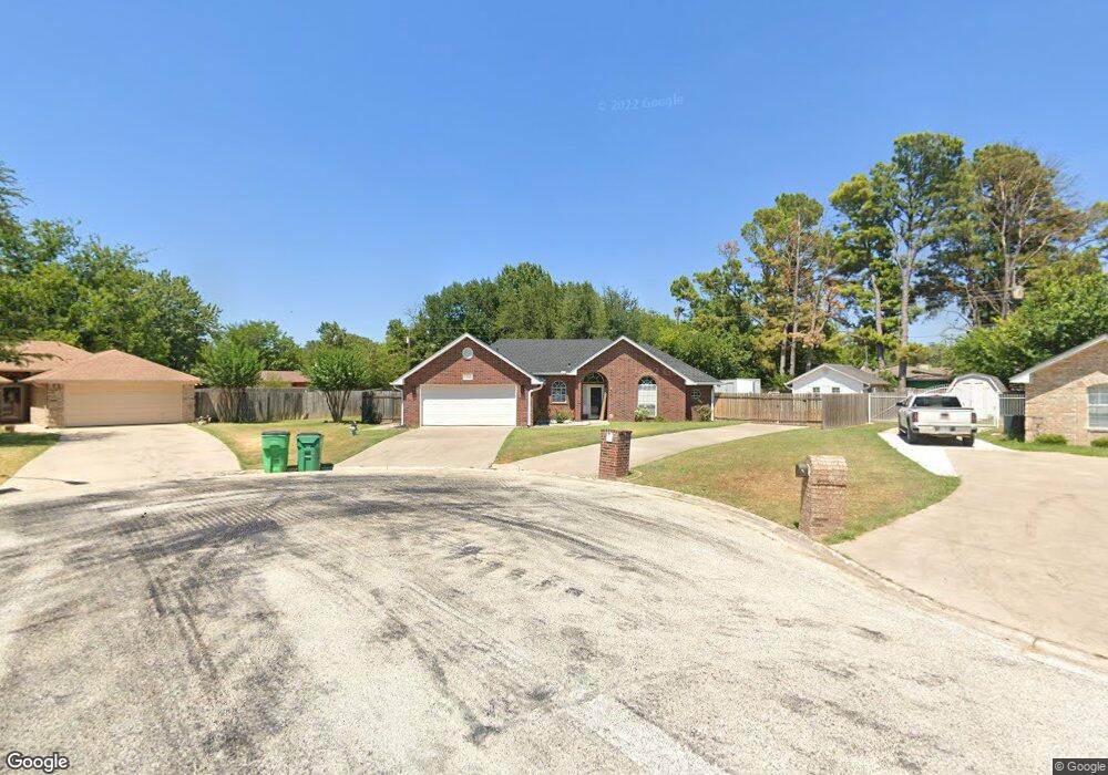 1008 Oxford Dr, Gainesville, TX 76240 - photo 1