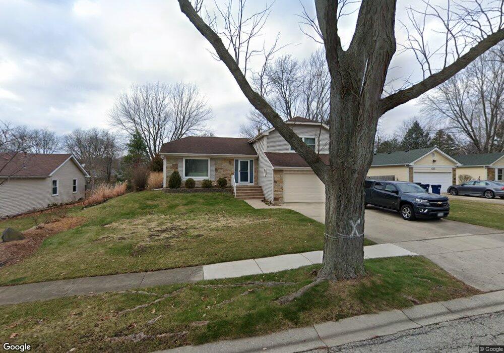 630 Chestnut Ct, Algonquin, IL 60102 - photo 1