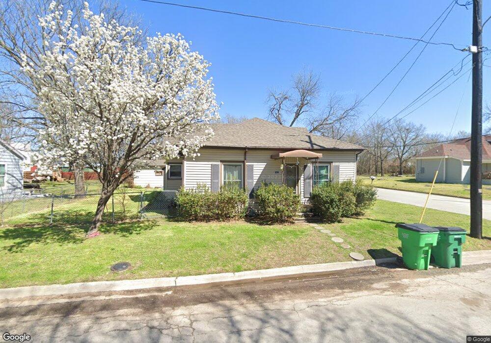 1620 S Lindsay St, Gainesville, TX 76240 - photo 1