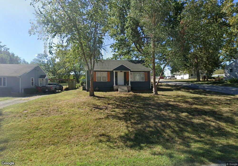 1006 NW B St, Blue Springs, MO 64015 - photo 1