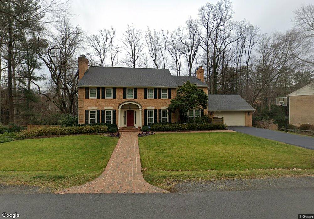 7725 Crossover Dr, McLean, VA 22102 - photo 1