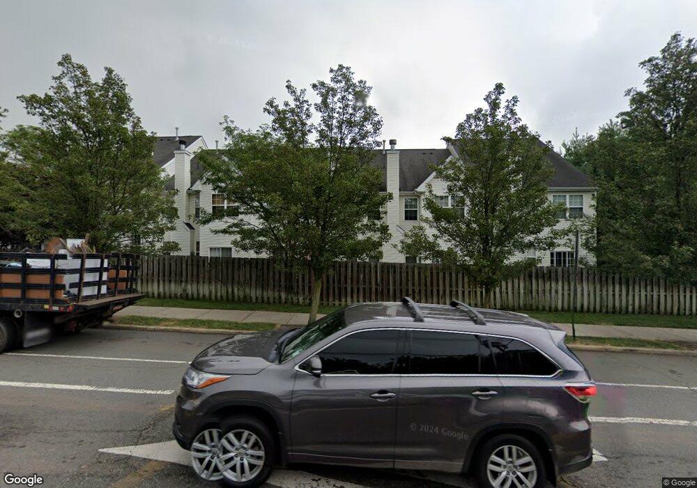 206 Alder Ct unit 206, New Brunswick, NJ 08901 - photo 1