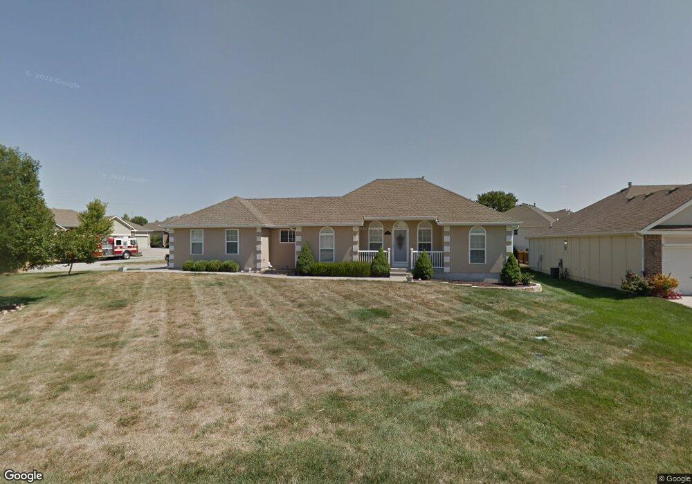 1932 Meadowlark Dr, Raymore, MO 64083 - photo 1