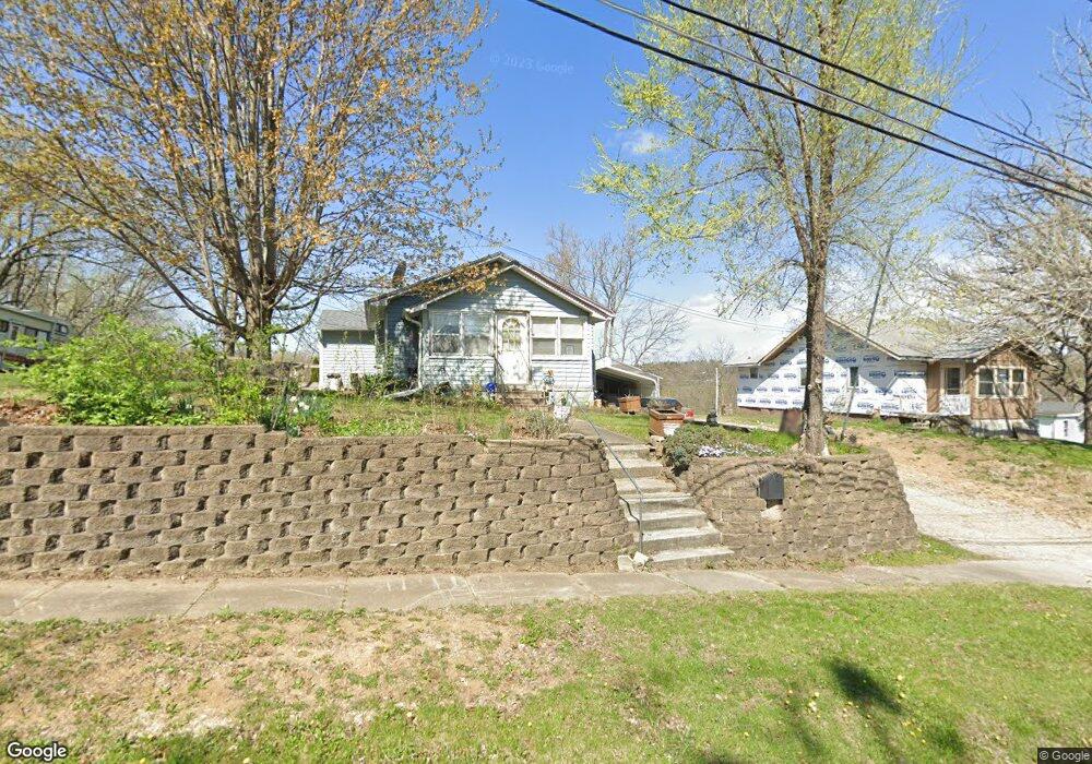 831 W 4th St N, Newton, IA 50208 - photo 1