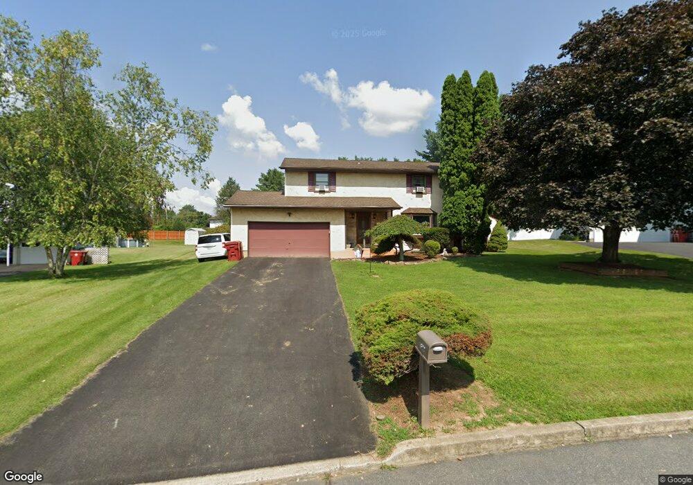 1820 Wynnwood Ln N, Easton, PA 18040 - photo 1