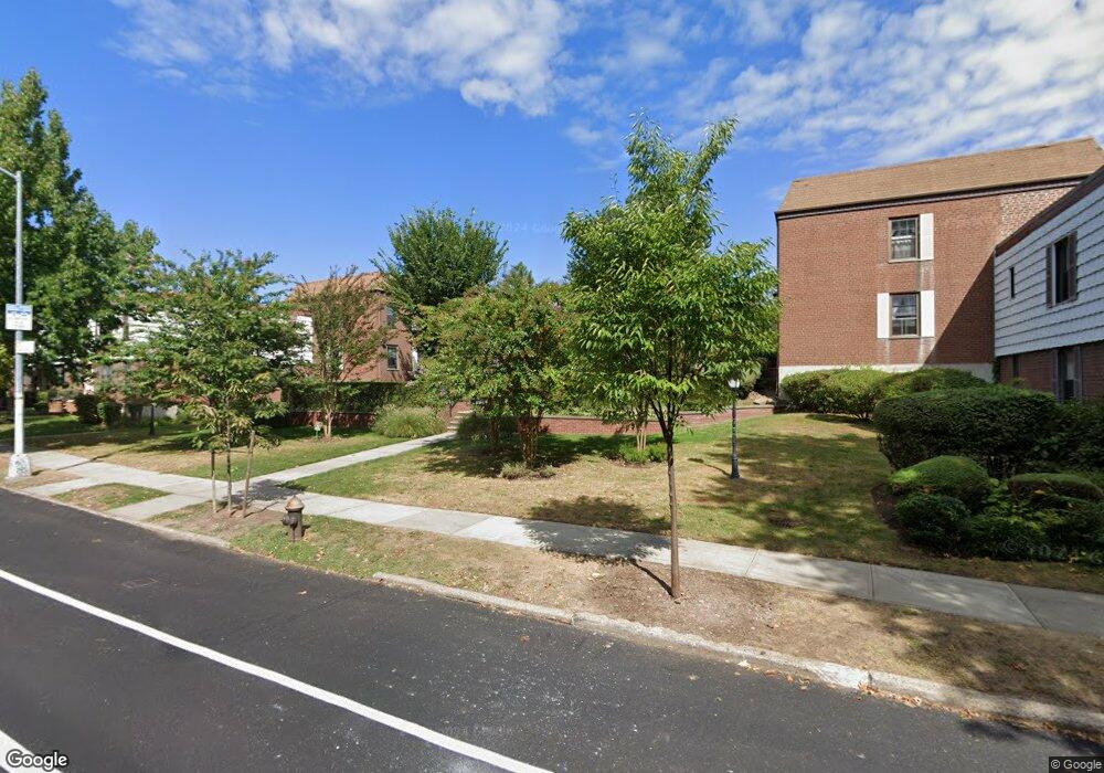 7073 Park Dr E unit B, Flushing, NY 11367 - photo 1