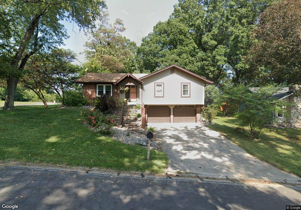 2030 Ravenwood Dr, Collinsville, IL 62234 - photo 1