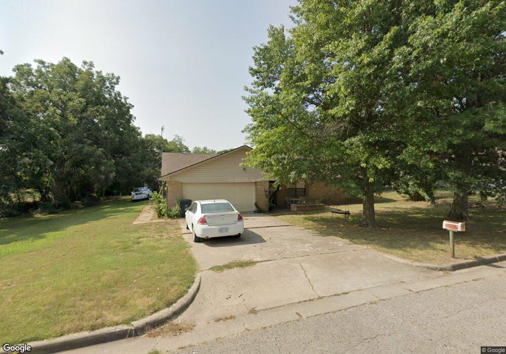 1717 W Franklin St, Shawnee, OK 74804 - photo 1