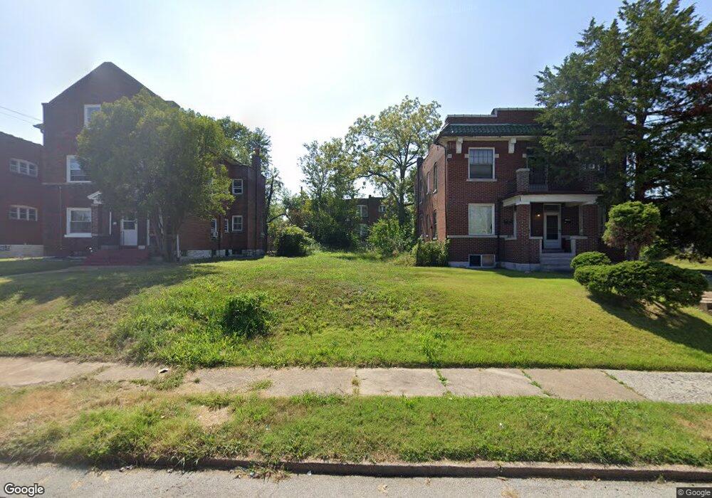 4424 Floriss Place, Saint Louis, MO 63115 - photo 1