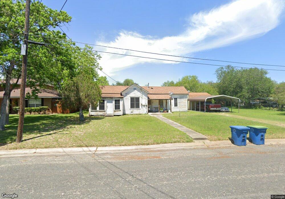 703 E Clare St, Beeville, TX 78102 - photo 1