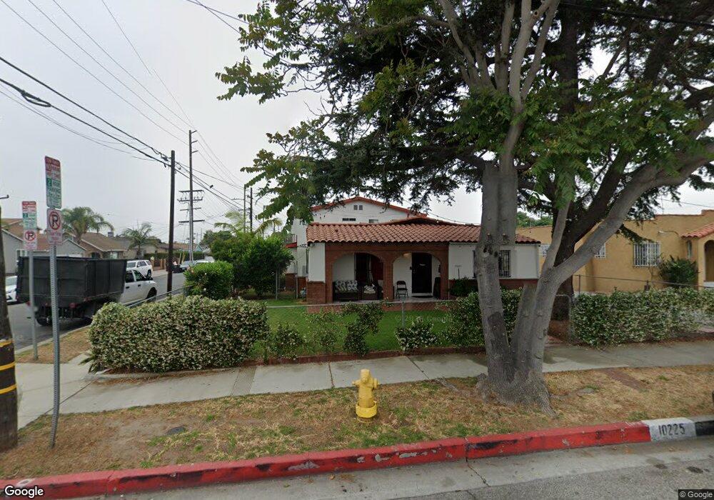 10225 S Freeman Ave, Inglewood, CA 90304 - photo 1