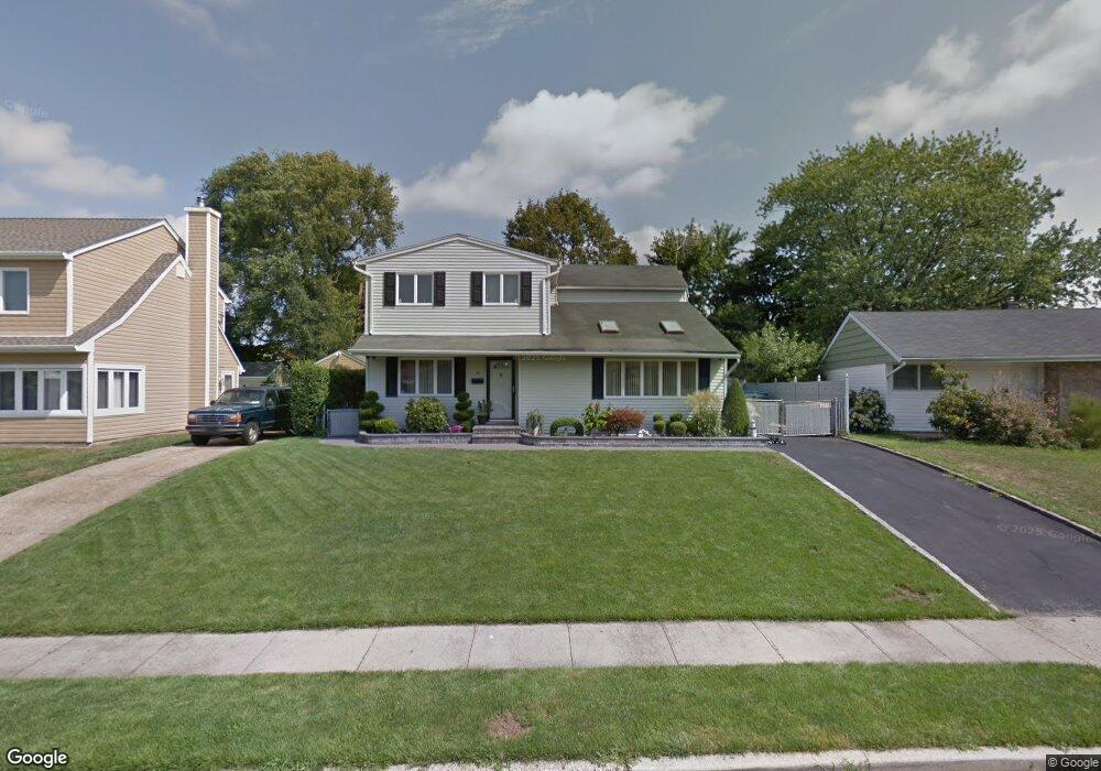 14 Dennis Ln, Bethpage, NY 11714 - photo 1