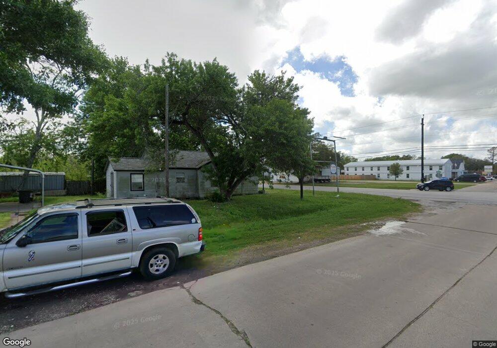 2201 Nichols Ave, Bay City, TX 77414 - photo 1