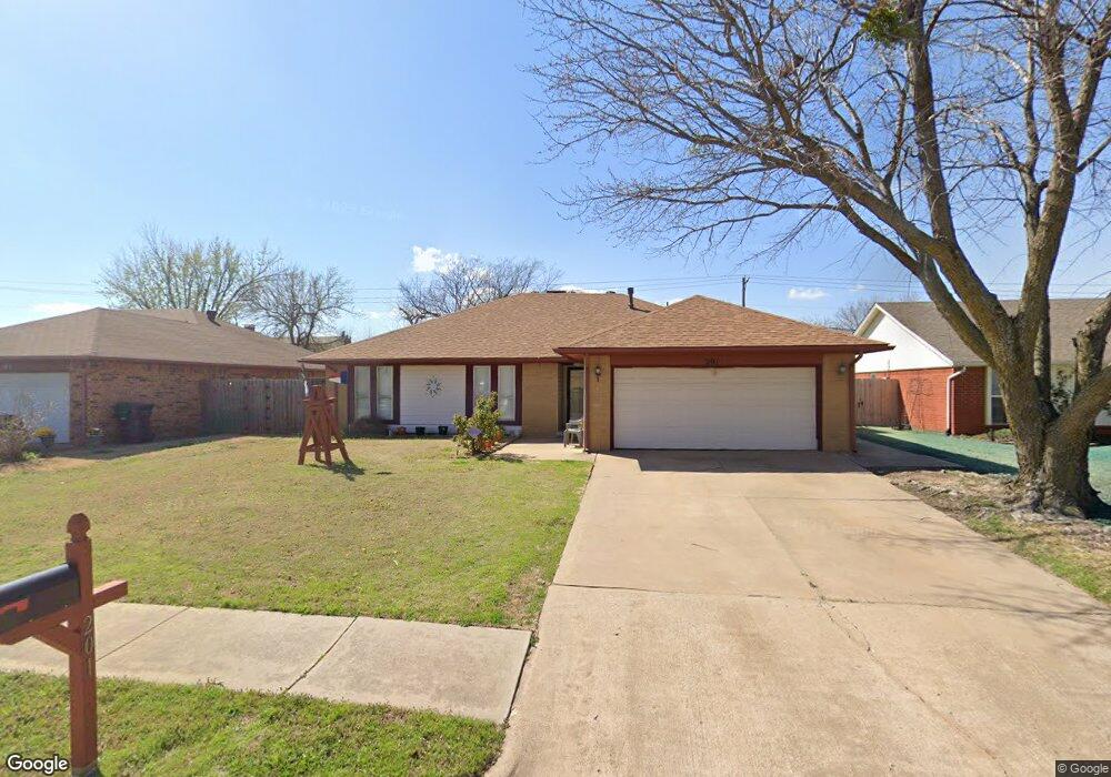 201 N Ramblin Oaks Dr, Moore, OK 73160 - photo 1