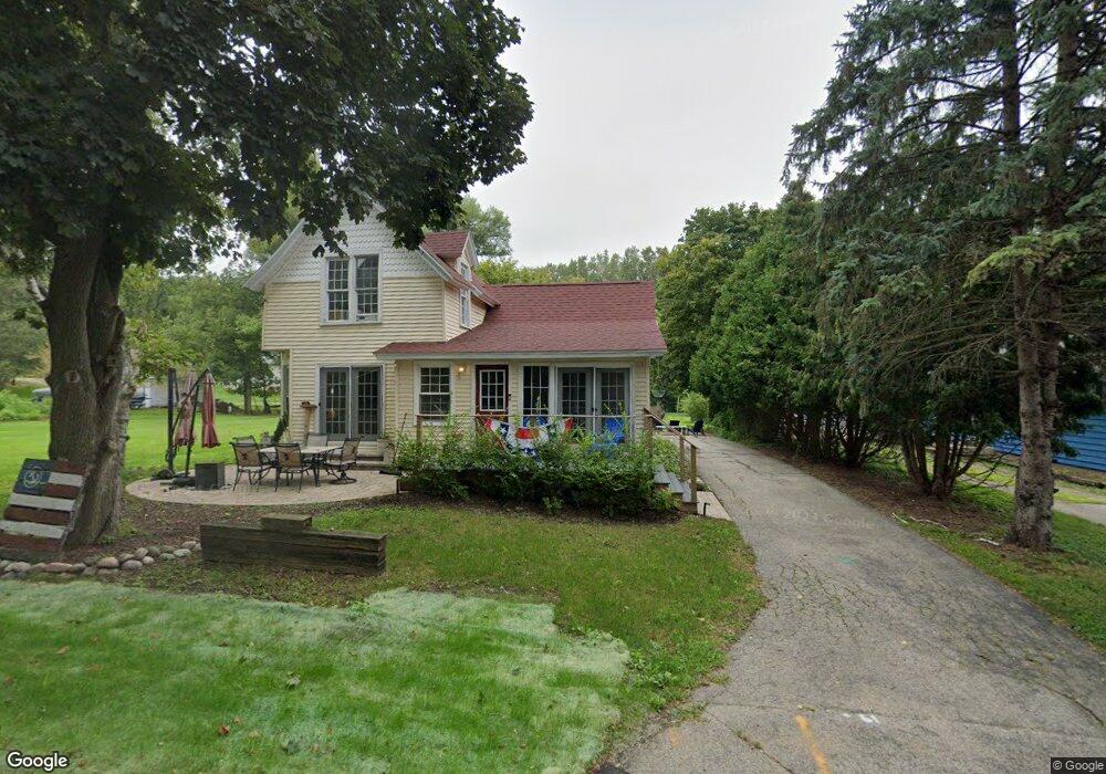 180 Fontana Ave, Fontana, WI 53125 - photo 1